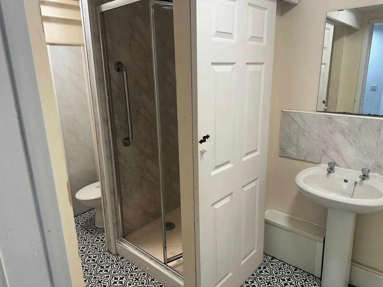 City Centre Guest House Gloucester 2*,